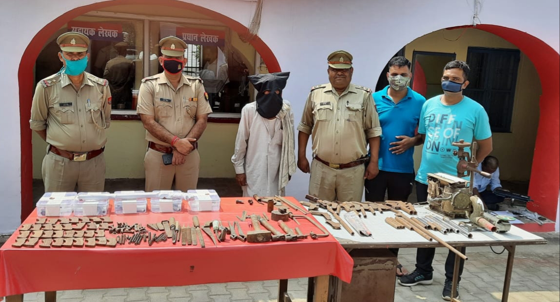 illegal arms factory revealed by police, one arrested in saharanpur uttar pradesh