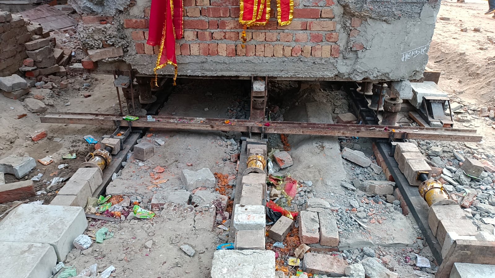 hanuman-temple-moved-back-8-feet-in-shahjahanpur