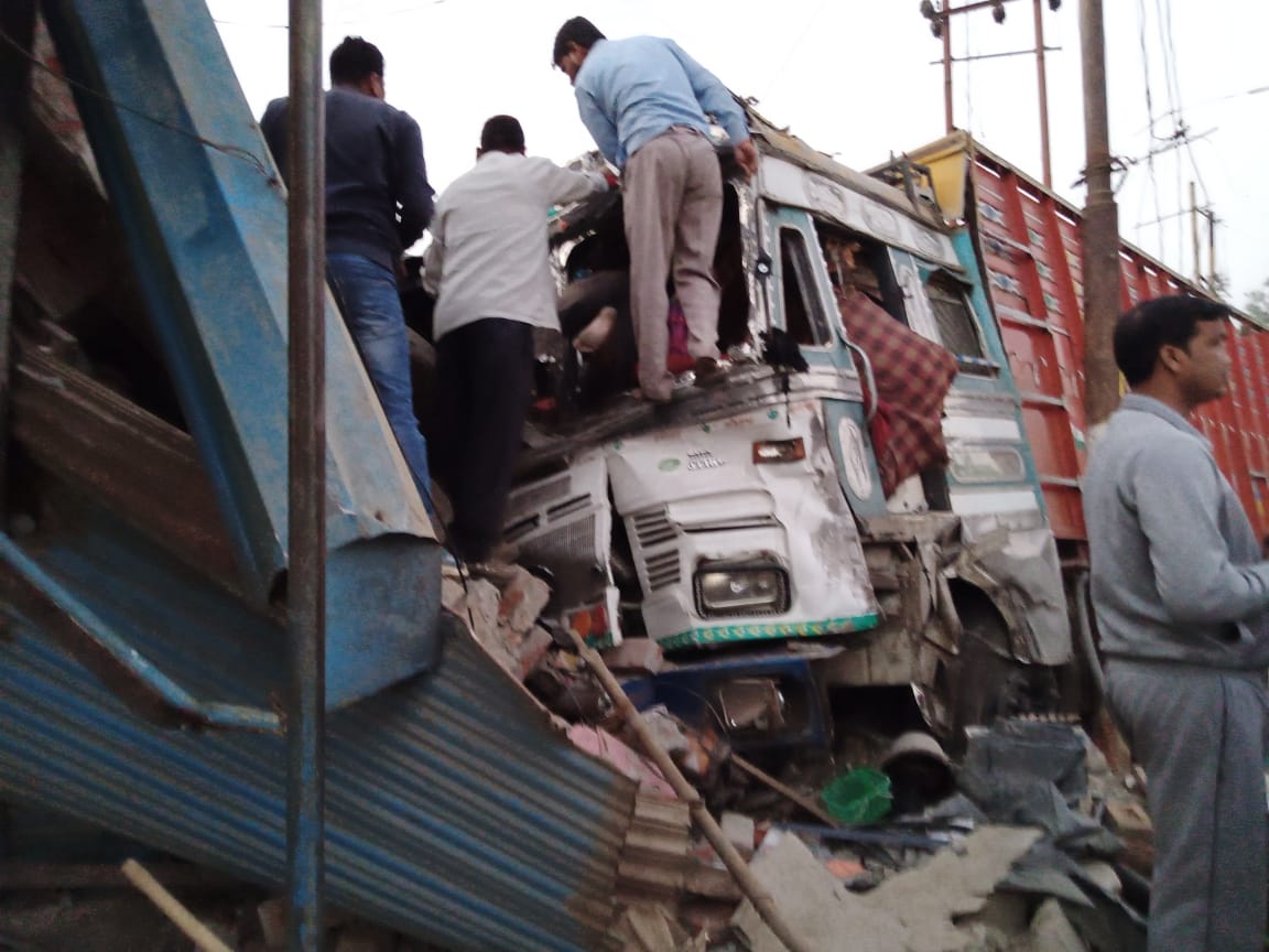 road accident in shahjahanpur