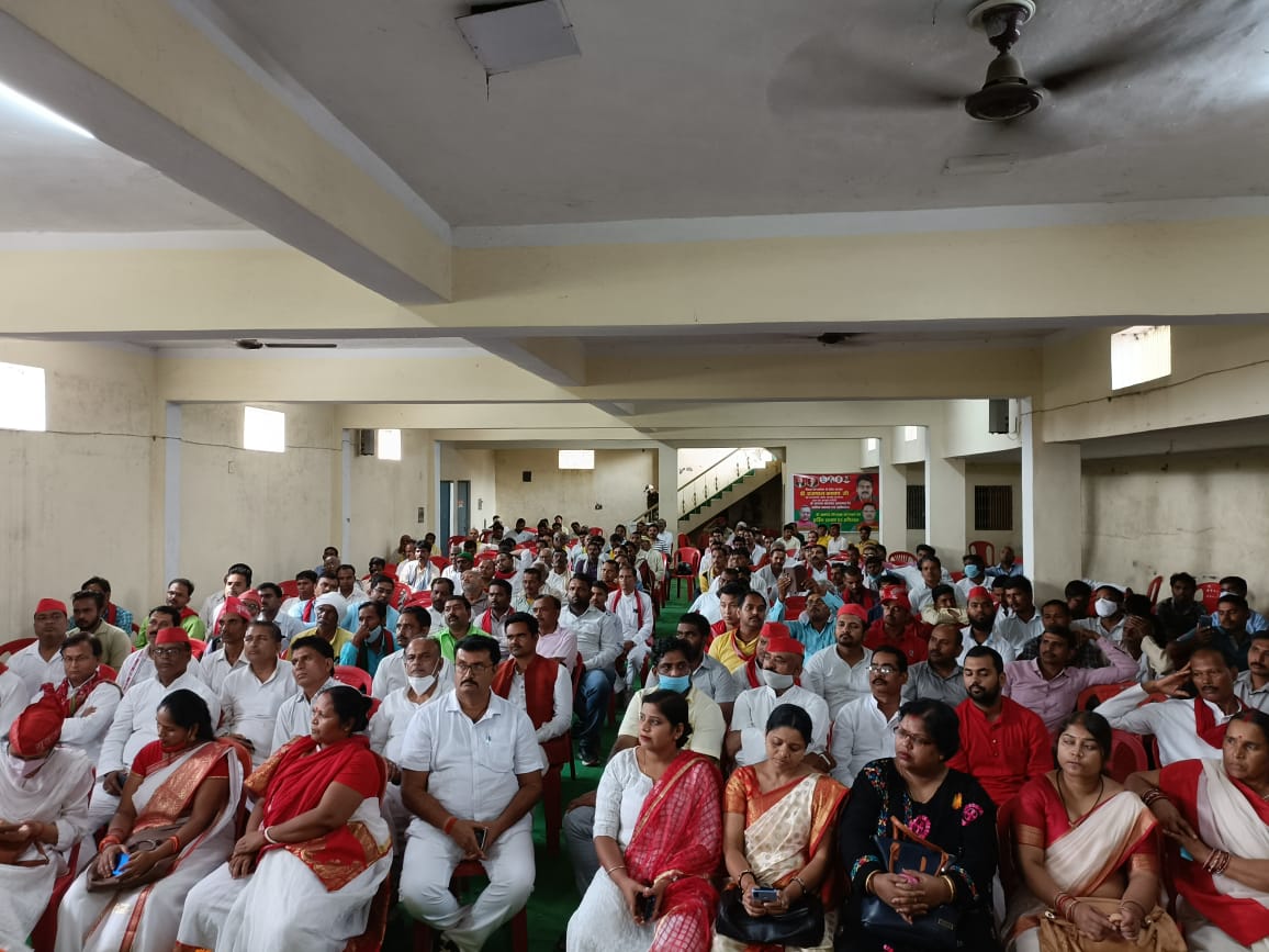 पिछड़ा वर्ग प्रकोष्ठ सम्मेलन में मौजूद लोग.