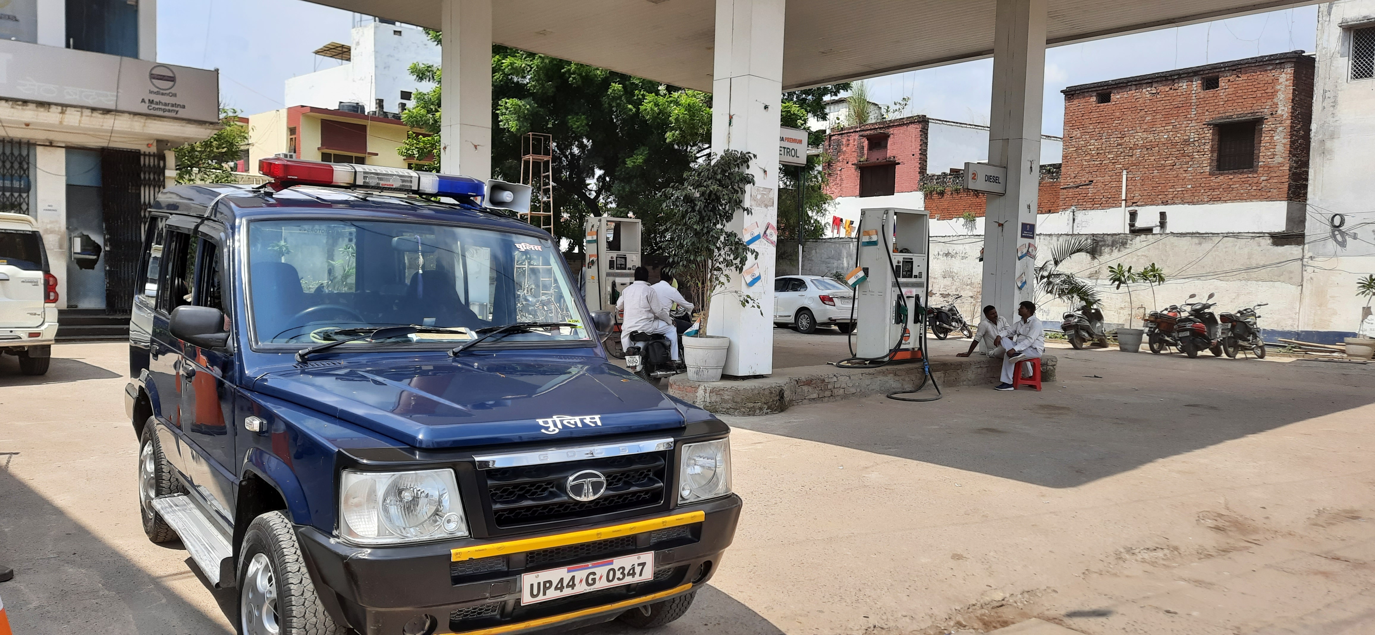 सुलतानपुर में बस स्टेशन स्थित अनूप संडा का पेट्रोल पंप