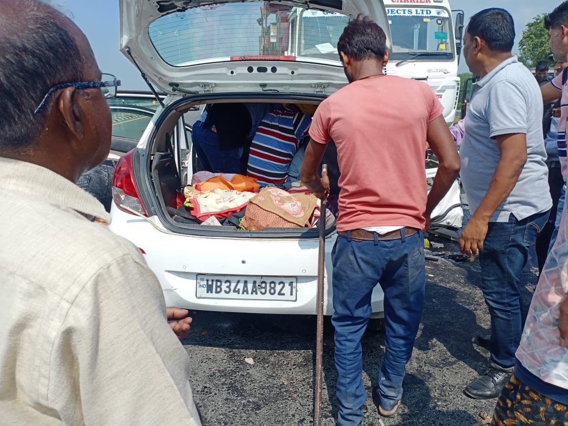 सुल्तानपुर जिले के जयसिंहपुर थाना क्षेत्र अंतर्गत परसड़ा गांव के पास हुआ हादसा