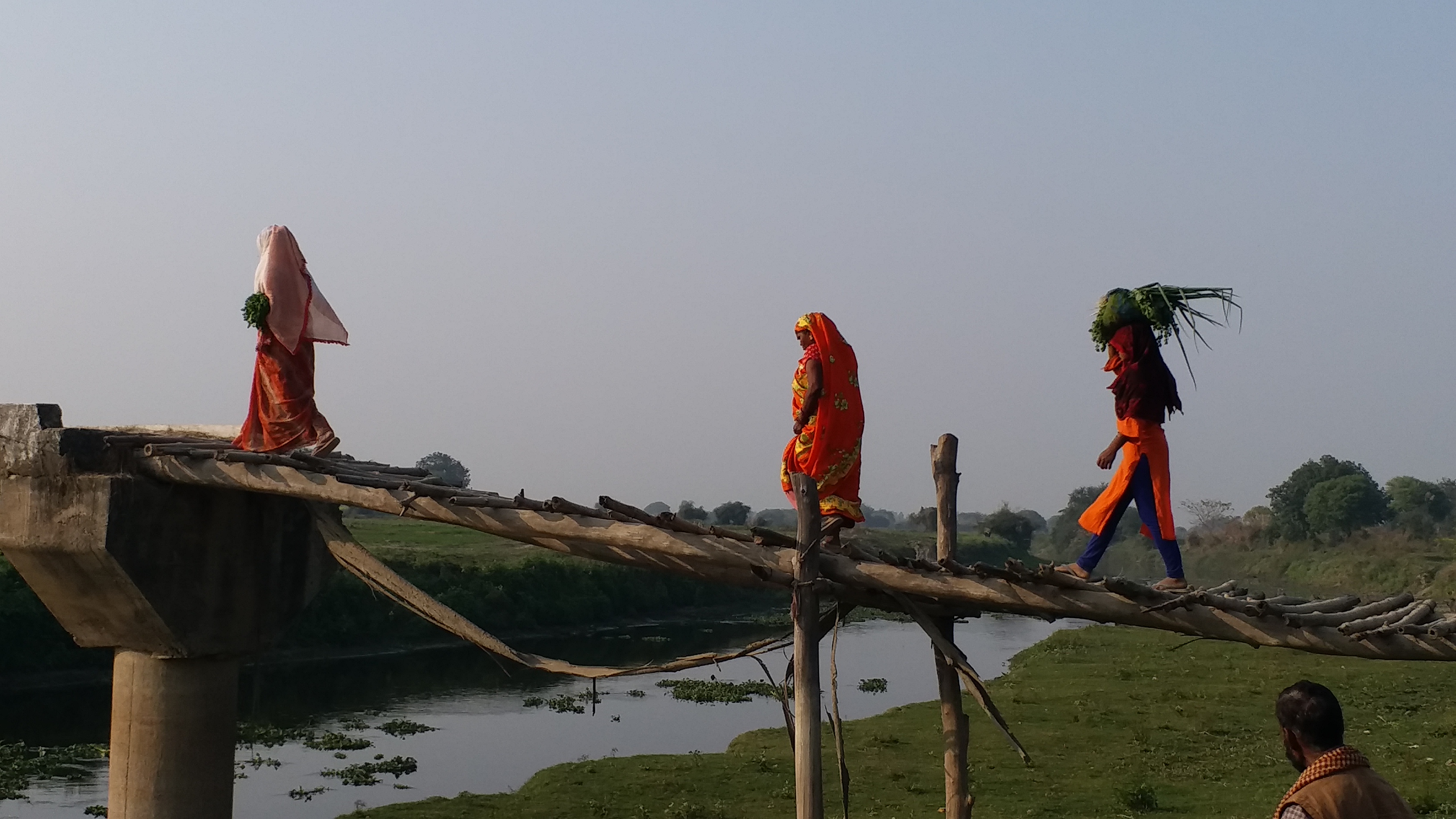 सरकारी दावों की पोल खोलती इस गांव की ये तस्वीर.