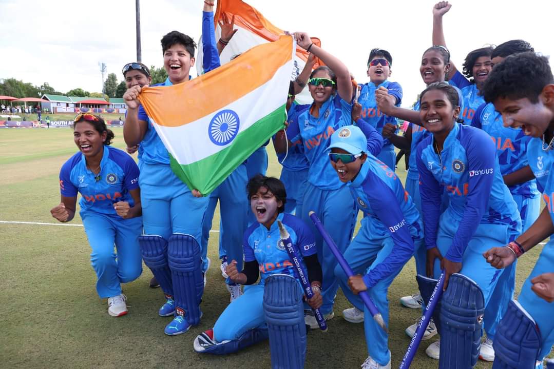 मैच जीतने के बाद जश्न मनाती टीम इंडिया