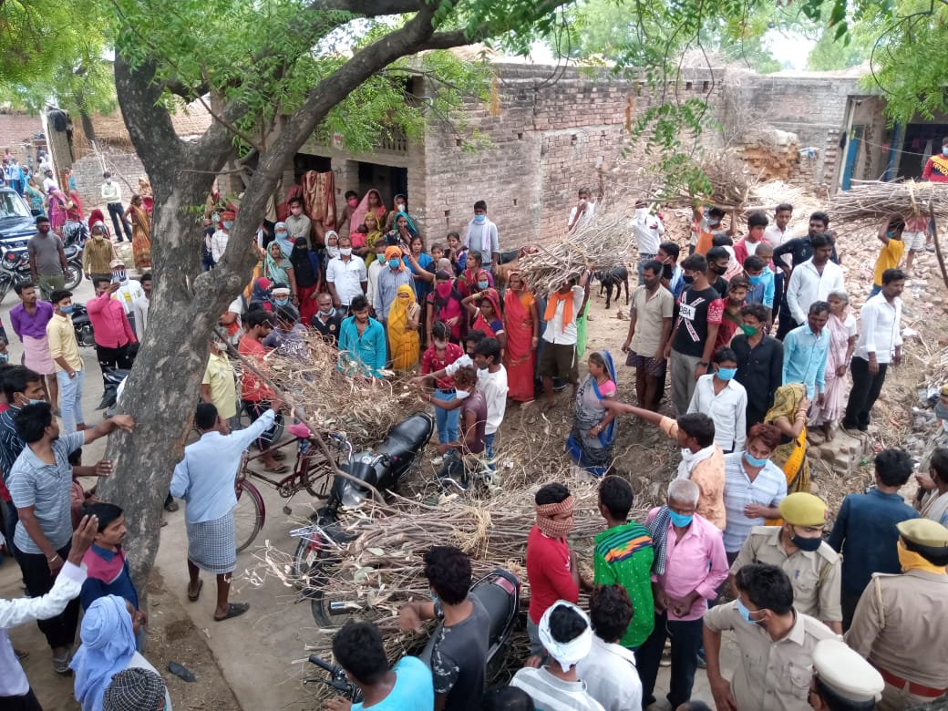 आक्रोशित ग्रामीण