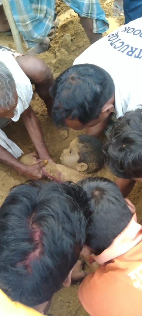 ग्रामीणों की भीड़