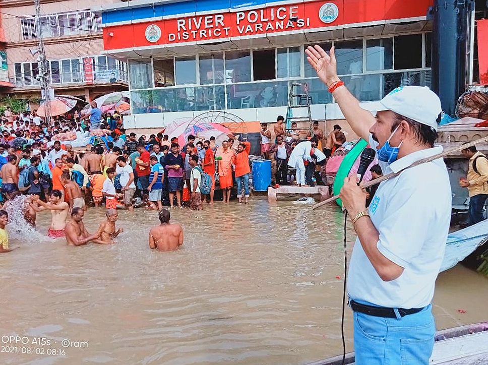 काशी के घाटों पर चलाई गई स्वच्छता की मुहिम