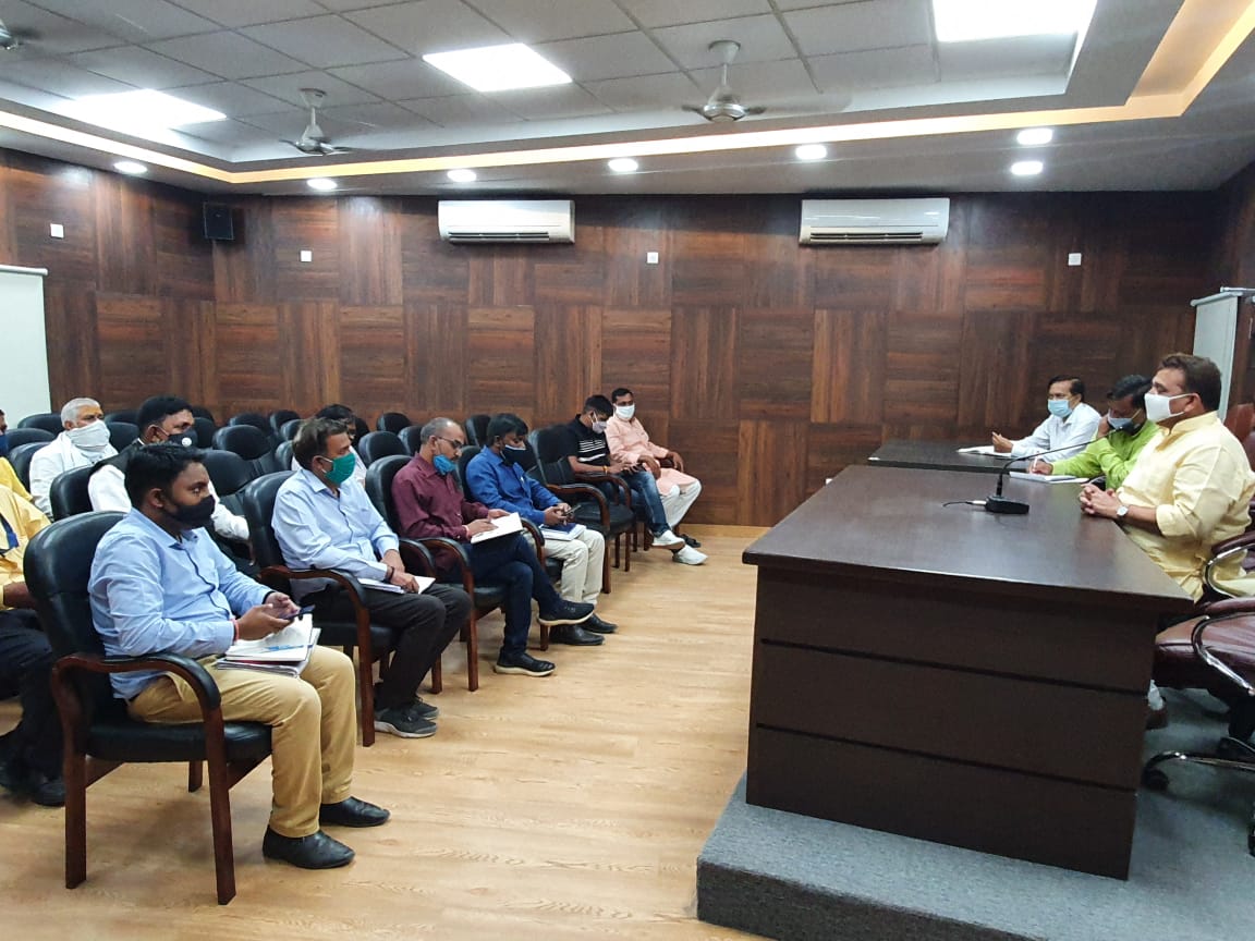 state minister ravindra jaiswal held a meeting