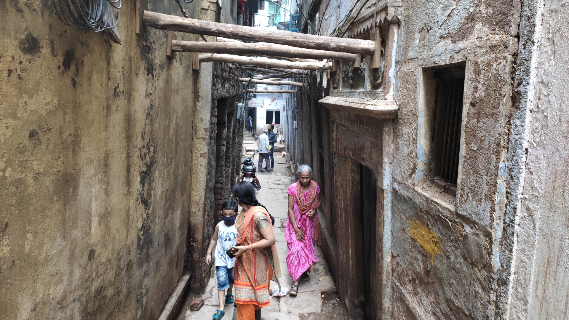 old-buildings-stand-on-bamboo-poles