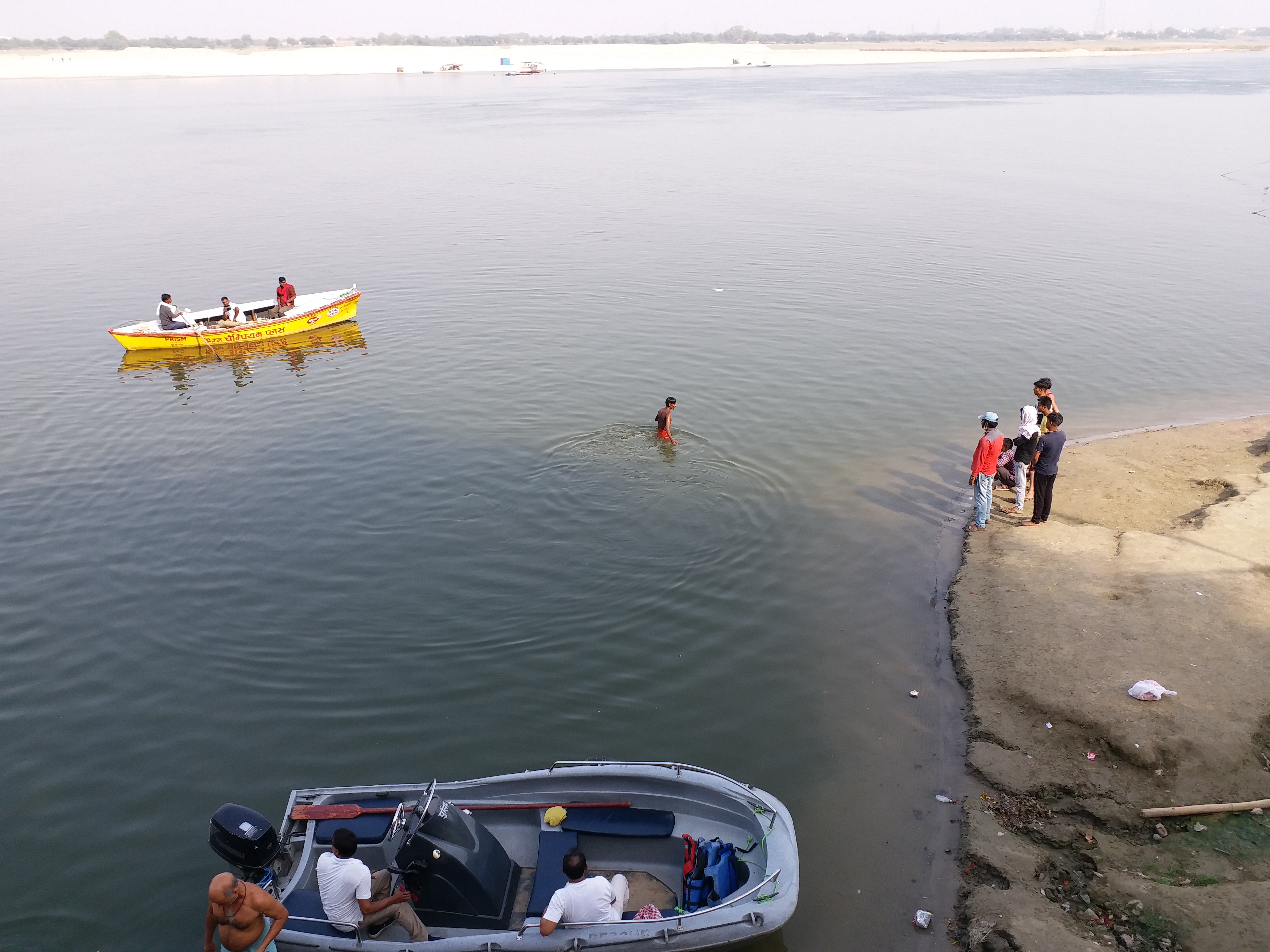 गंगा नहाने गए छात्र की डूबकर मौत .