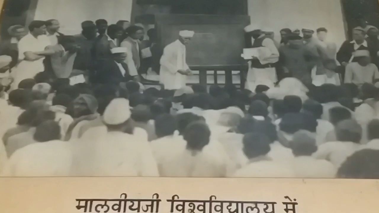 हिंदी विभाग में लगी महान विभूतियों की तस्वीर.