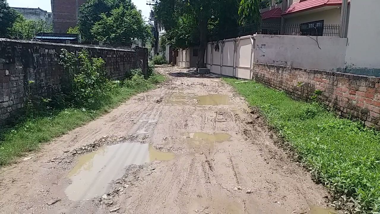 खराब सड़कें