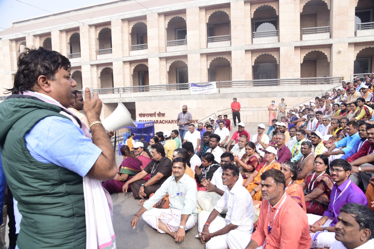 Digital guide in Vishwanath Dham