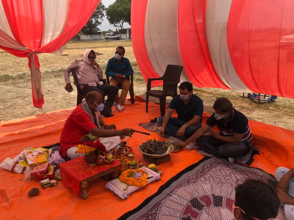 वैदिक मंत्रोच्चार के साथ की गई पूजा.