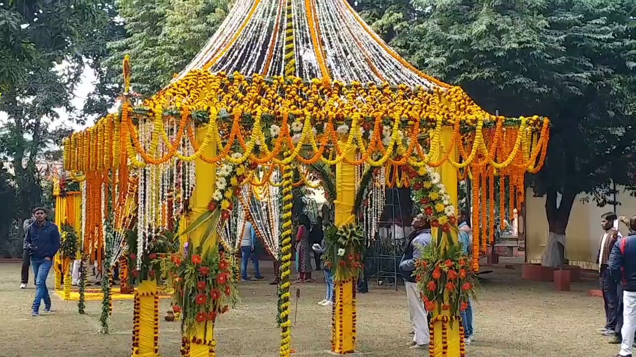 मालवीय जयंती पर हर साल बीएचयू में लगती है पुष्प प्रदर्शनी.