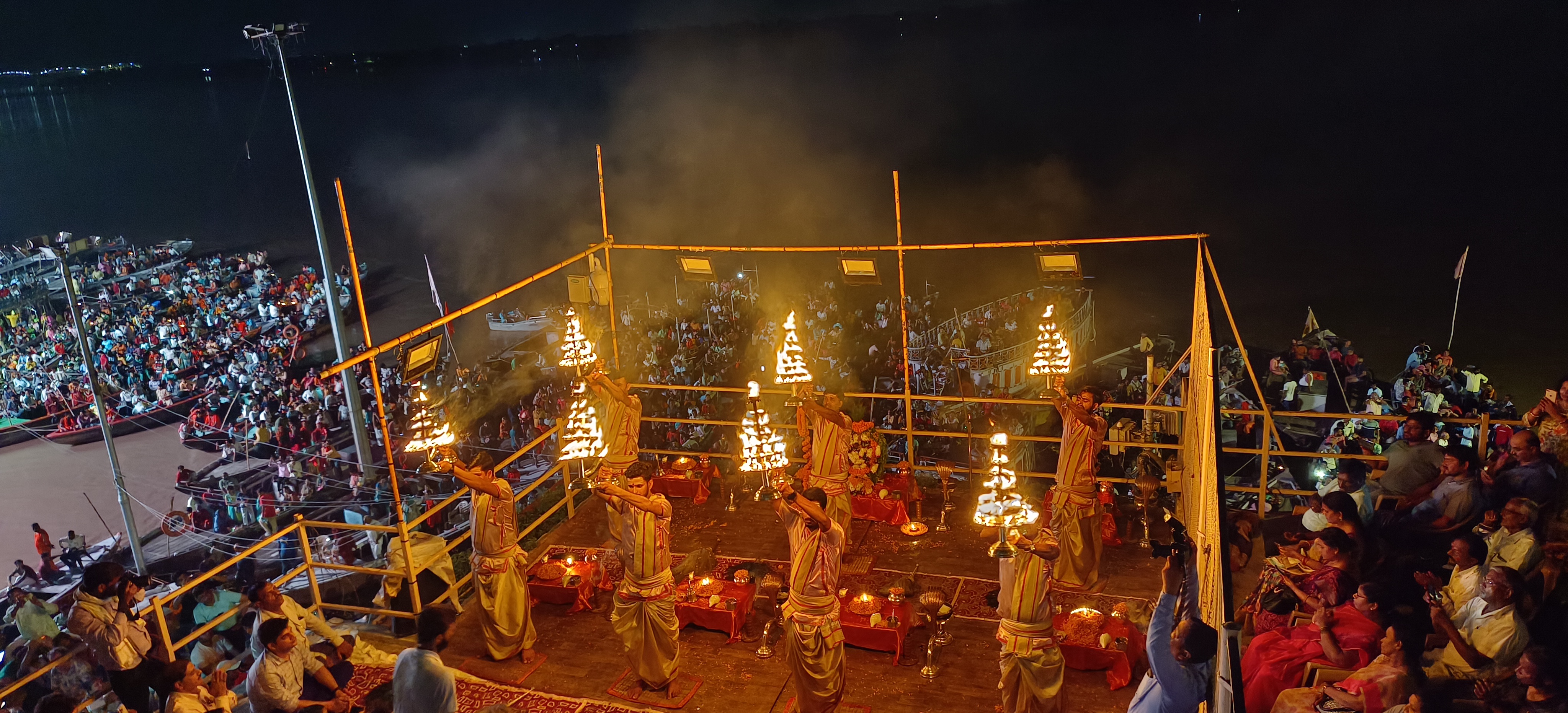 गंगा आरती का दृष्य