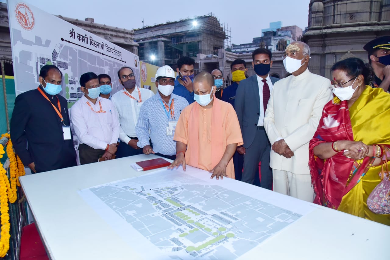 President Ram Nath Kovind and Chief Minister Yogi Adityanath participate in 'Ganga Aarti' at Dashashwamedh Ghat in Varanasi