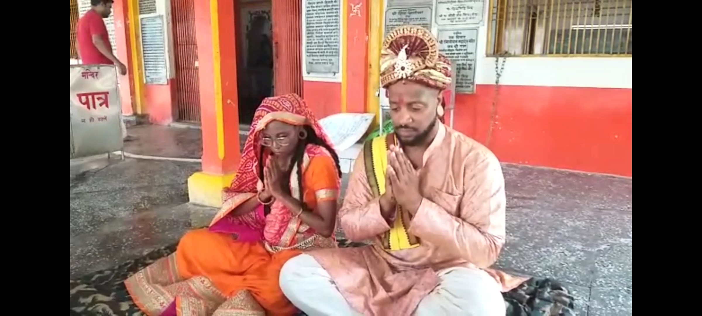 हिंदू रीति से शादी करने वाला विदेशी जोड़ा