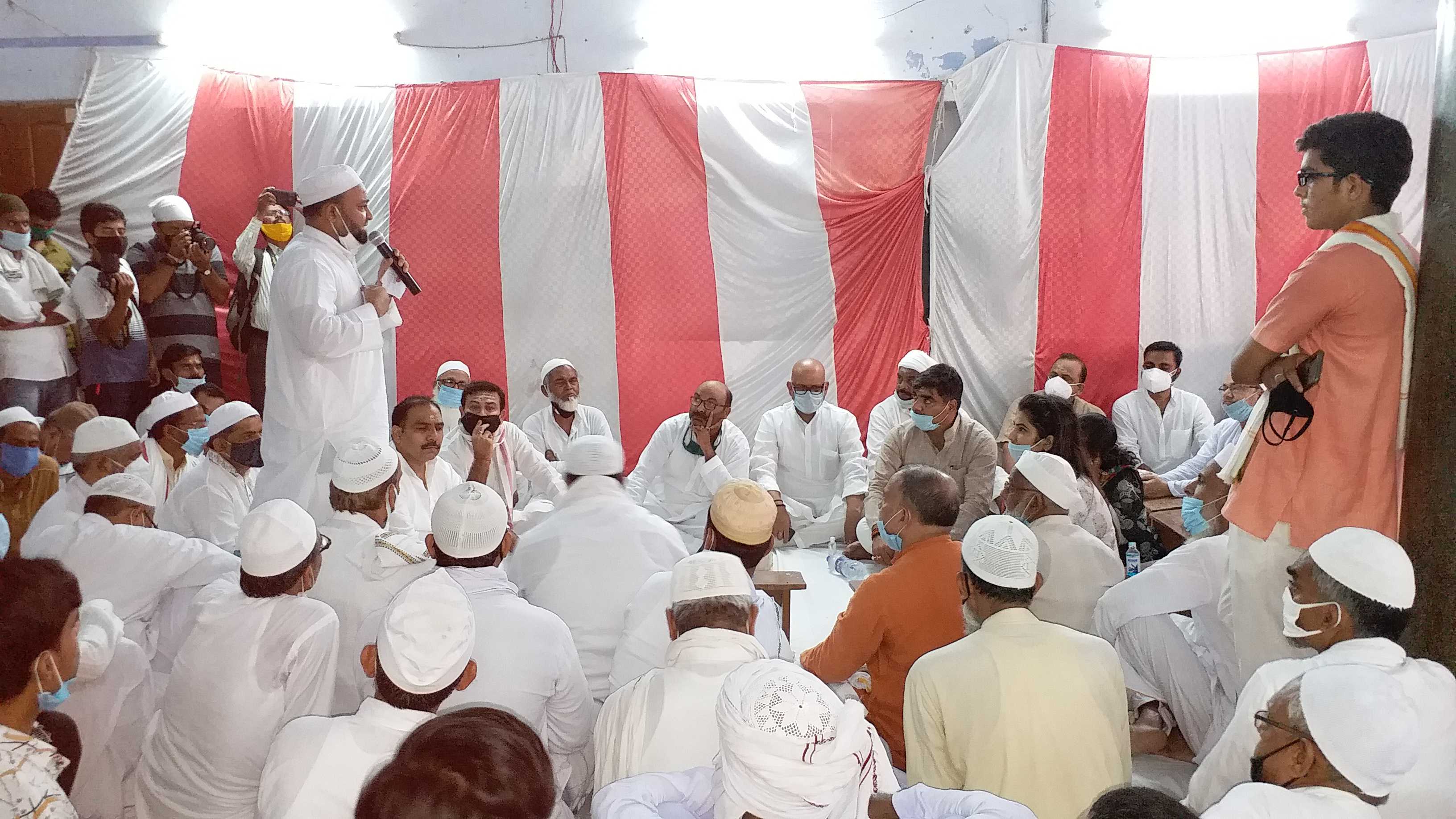 congress state president ajay kumar lallu meeting with weavers in varanasi