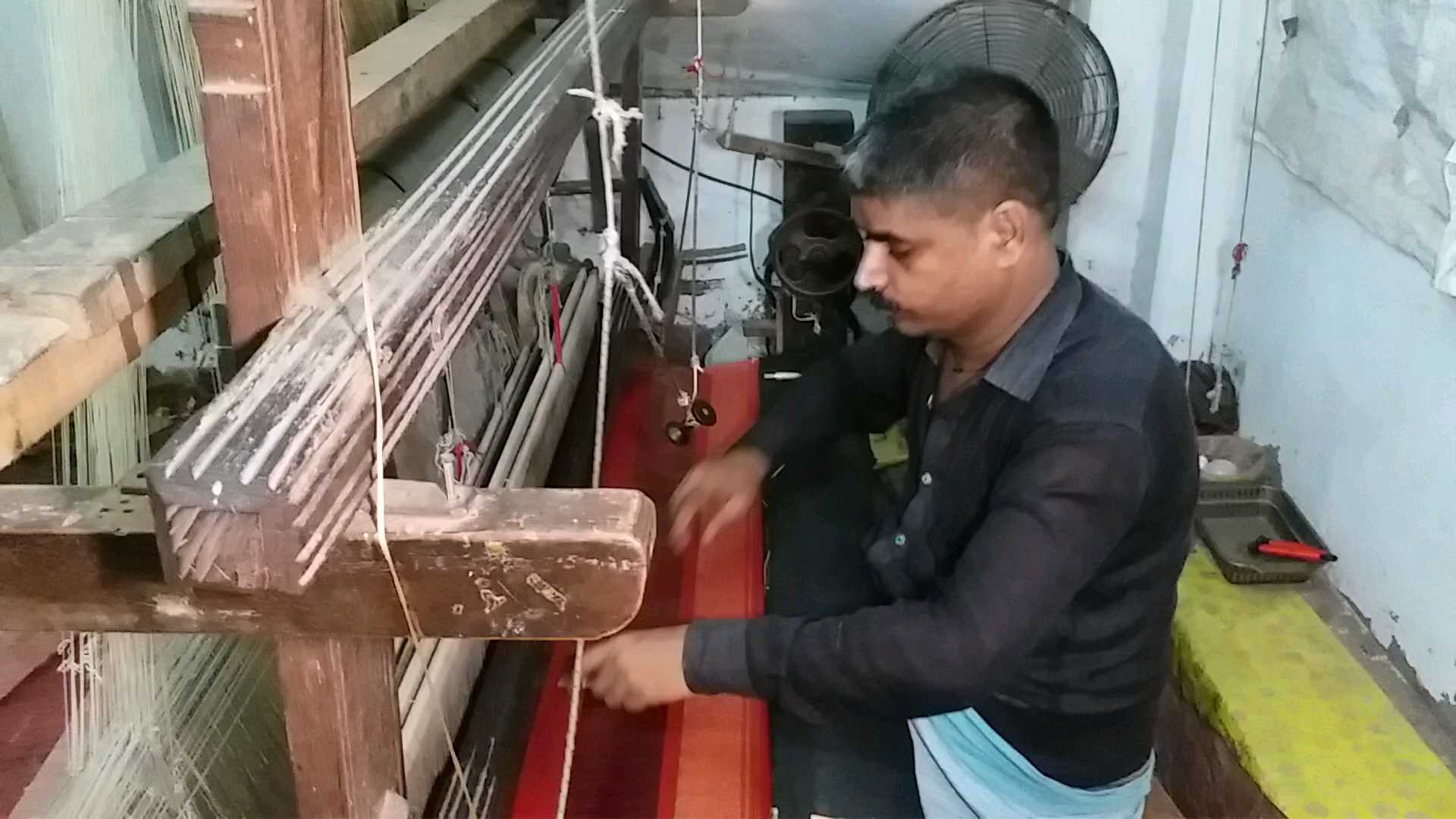 With the decline of Varanasi Handloom, the youth became attracted to other activities