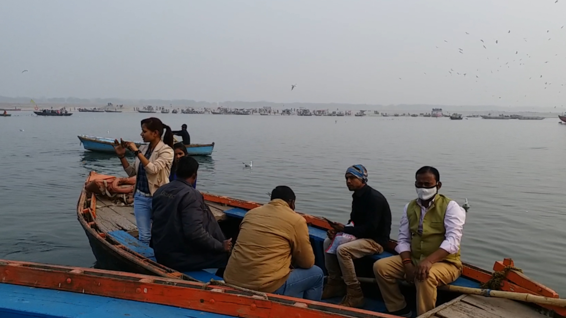 Tourists ignoring boat safety orders in varanasi