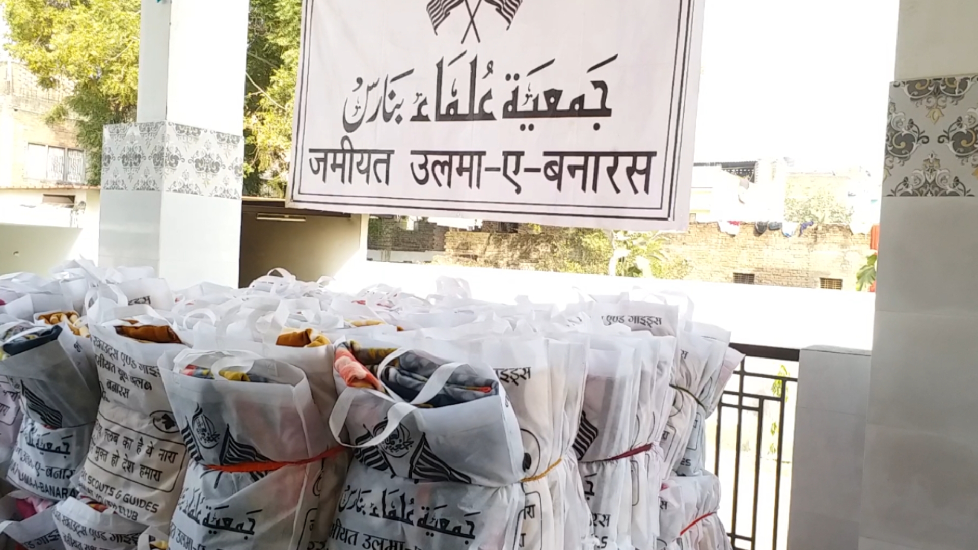 Jamiat Ulema Banaras distributes blankets to the needy