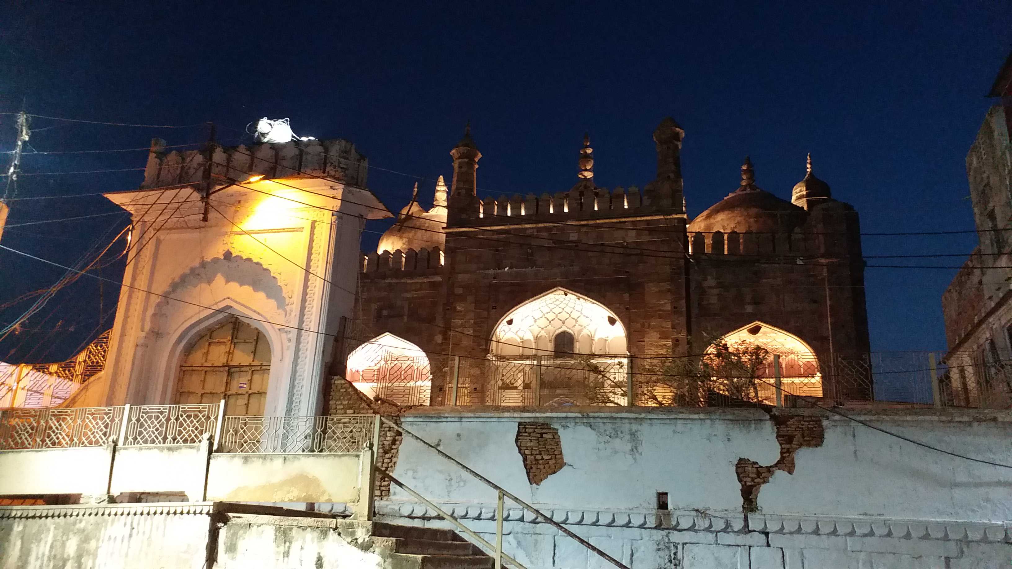 بنارس کی معروف ترین تاریخی دھرھرہ مسجد