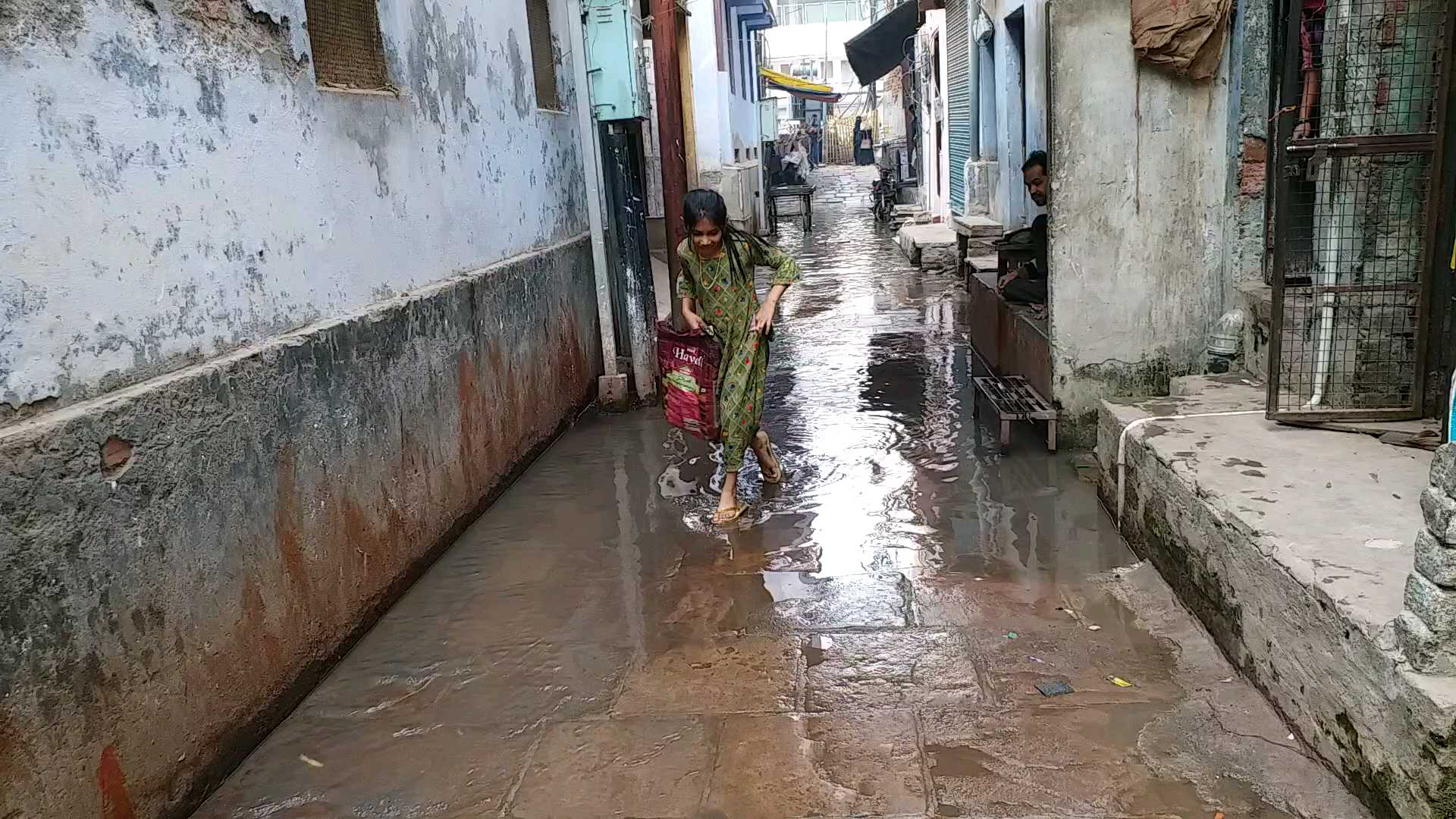 Banaras: Why is sewage water collected here every year?