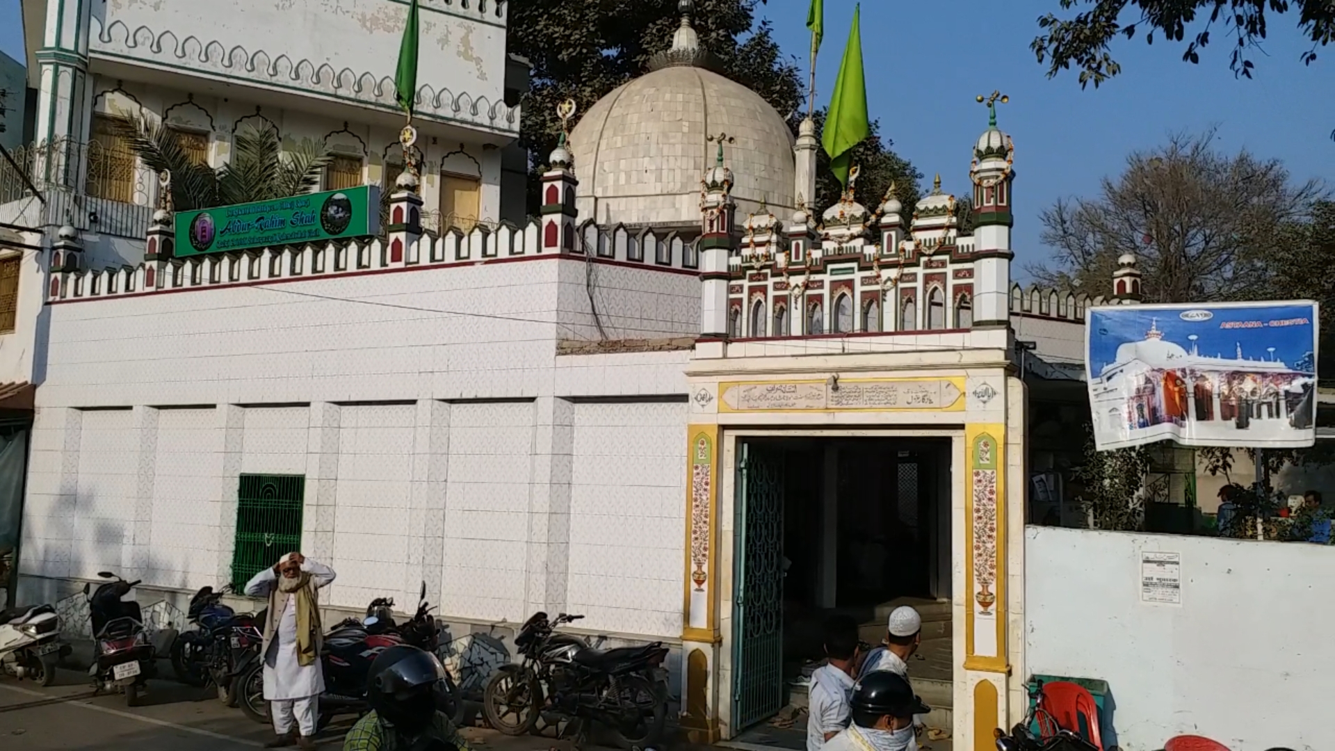 Urs Gharib Nawaz organized in Banaras, Devotees enjoyed listening the Qawwali