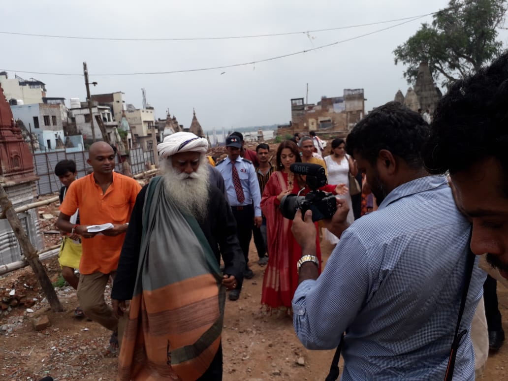 Kangana and Juhi with Sadhguru Jaggi Vasudev