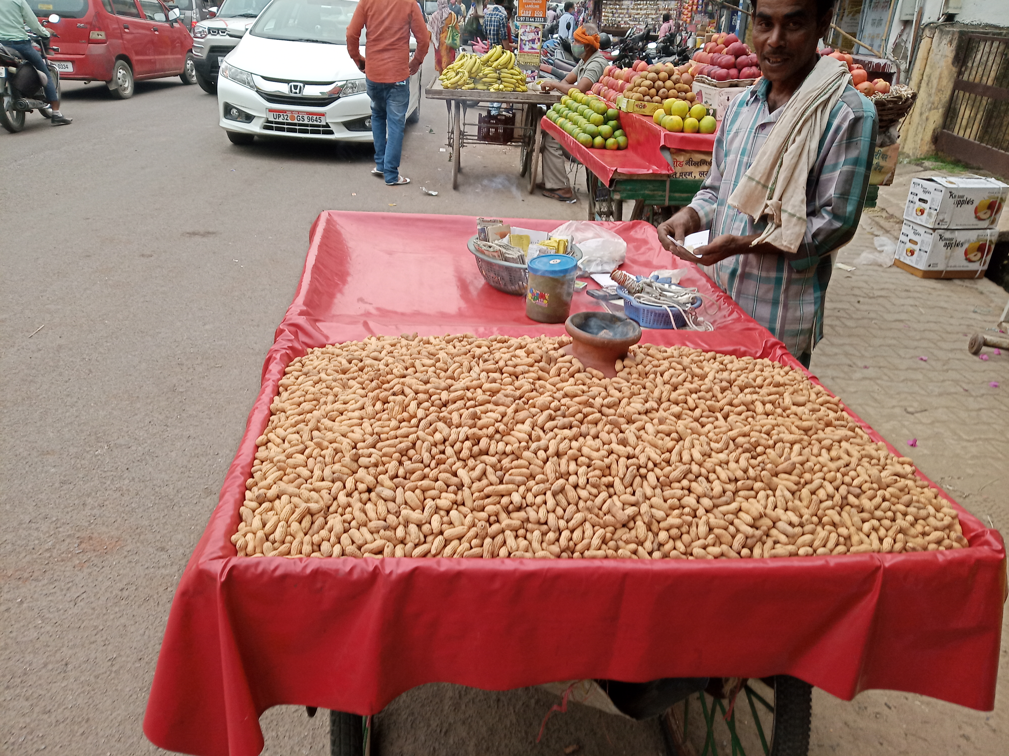 मूंगफली की ठेलिया.