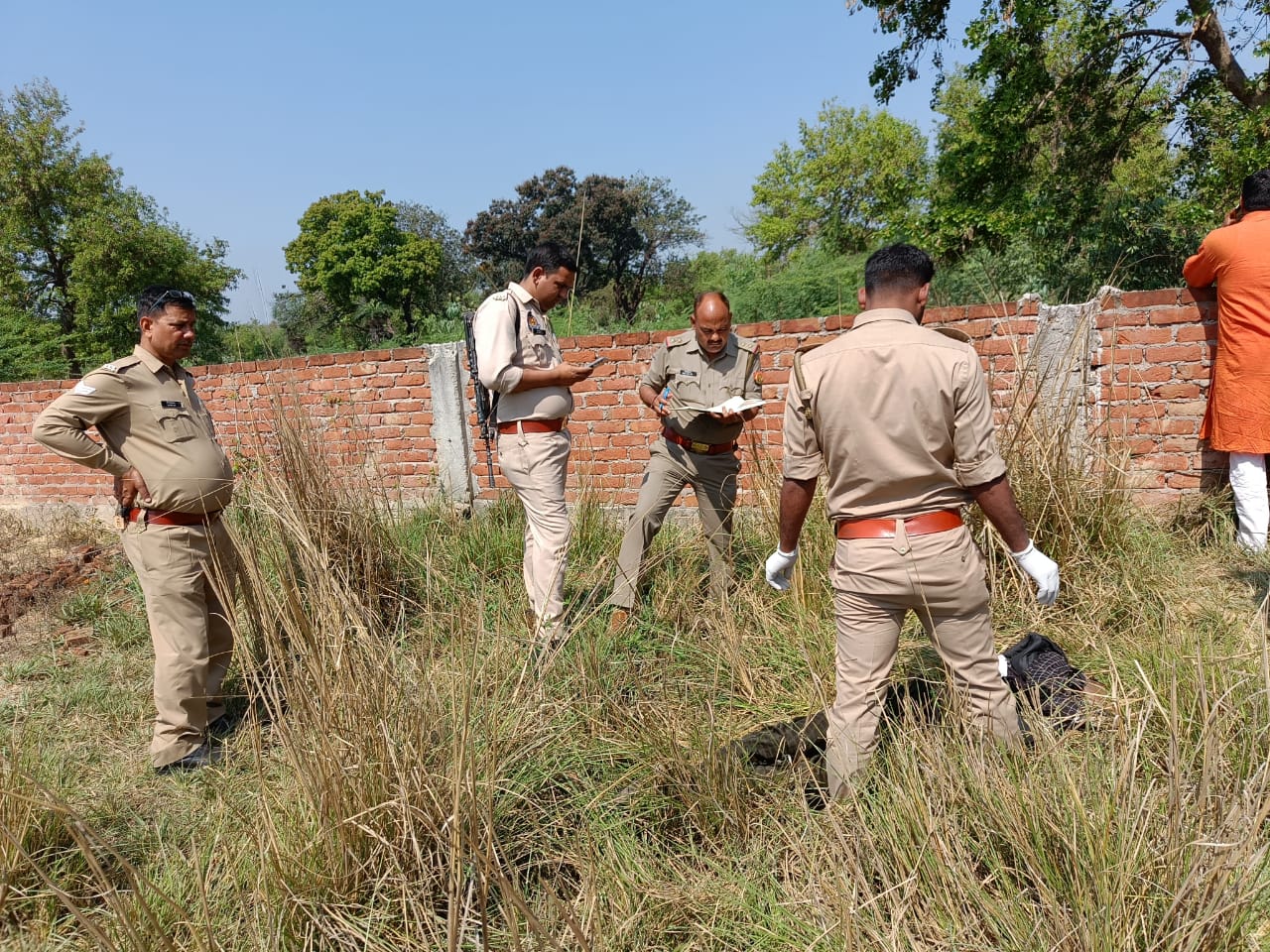 Lucknow Crime News : दो दिन पहले घर से निकले किसान का शव झाड़ियों में खून से लथपथ मिला.