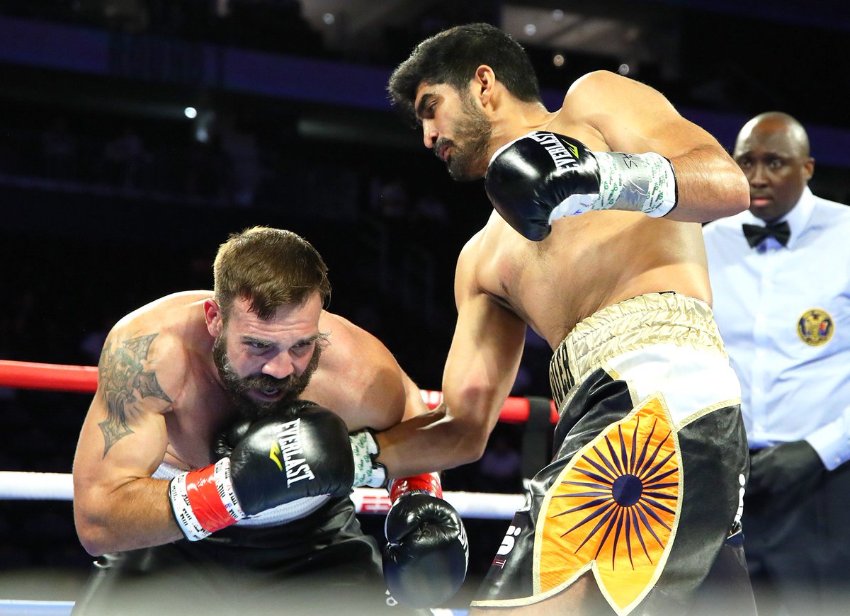 Vijender Singh threw a punch at Mike Snider's chest.