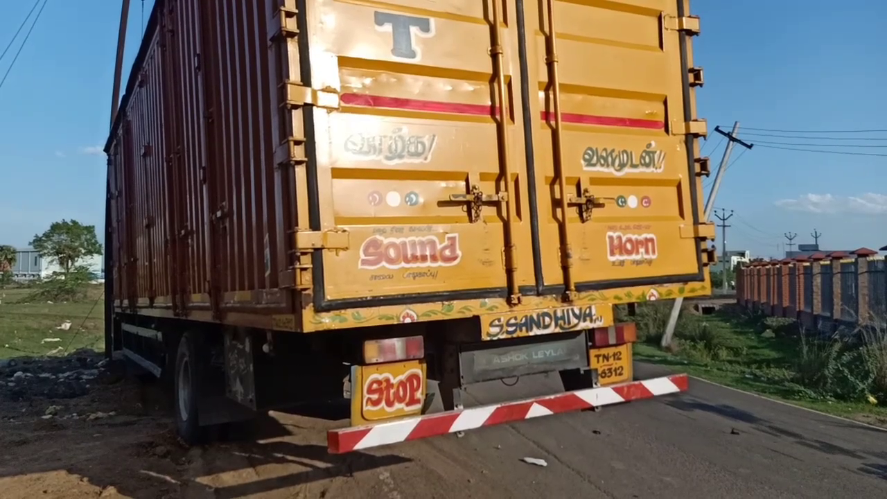 sriperumbudur man died after container lorry crashed his two wheeler