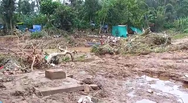 nilgiris aftermath floods people suffers with damaged shelters and having no foods.