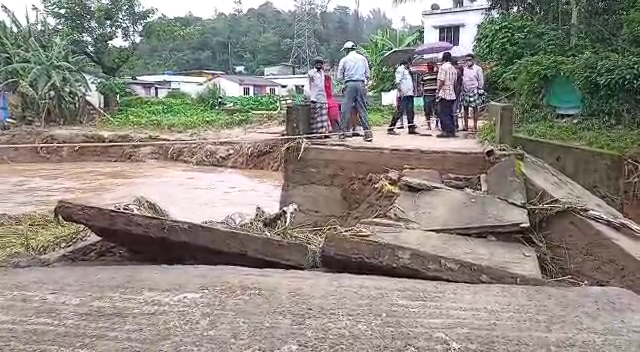 nilgiris aftermath floods people suffers with damaged shelters and having no foods.