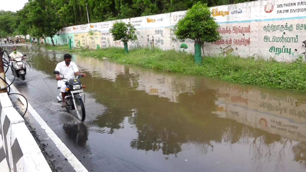 erode-innumerable-liters-of-drinking-water-wasted-after-its-pipe-got-broke