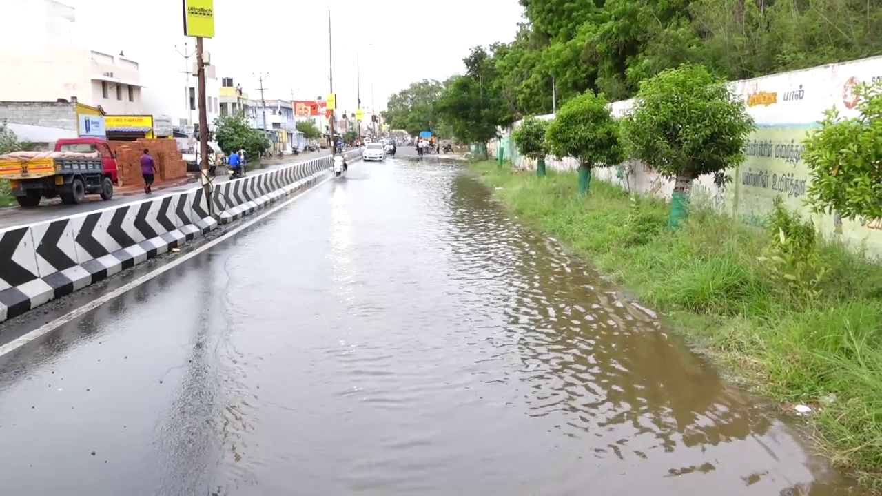 erode-innumerable-liters-of-drinking-water-wasted-after-its-pipe-got-broke