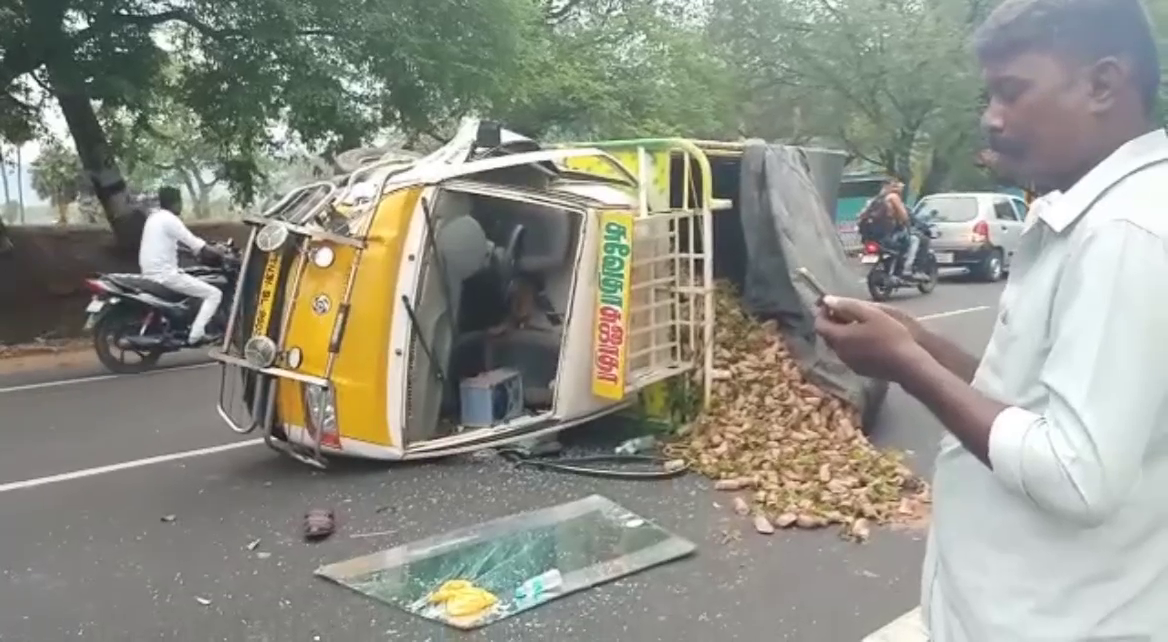 virudhunagar load auto clashes car accident including police an another man injured