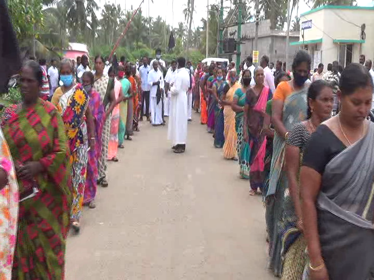 Villagers pay tribute to fishermen dies in various accident