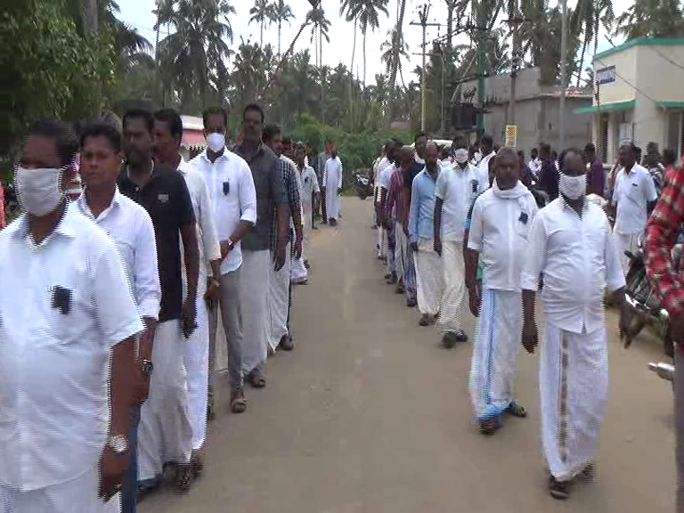 Villagers pay tribute to fishermen dies in various accident