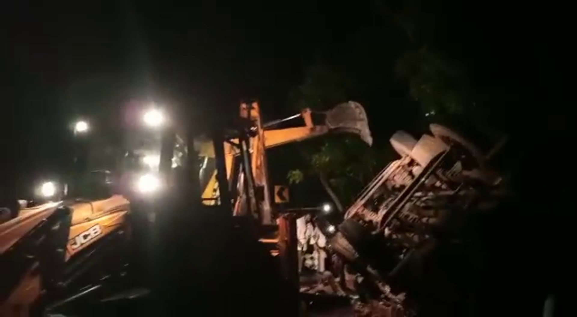 Lorry crashed into a roadside hut