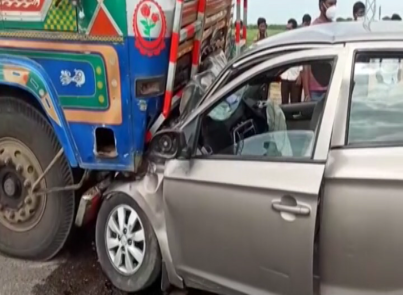 Five killed in road accident Sangareddy Telangana