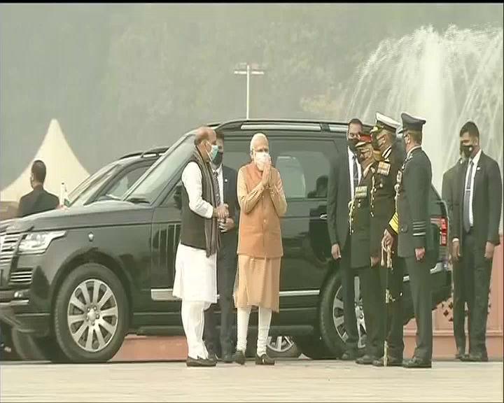 PM Modi participates in homage, reception ceremony of 'Swarnim Vijay Mashaals' at War Memorial