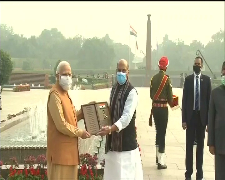 PM Modi participates in homage, reception ceremony of 'Swarnim Vijay Mashaals' at War Memorial