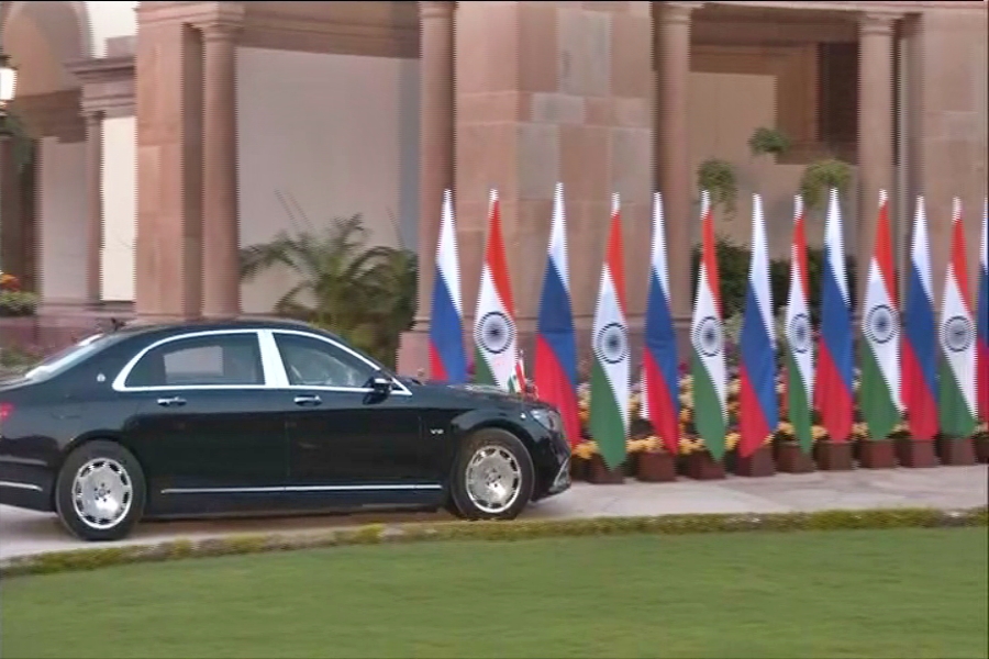 PM Modi Upgrades newest car, Mercedes Maybach S650 Guard specialization, Mercedes Maybach S650 Guard details, ಪ್ರಧಾನಿ ನರೇಂದ್ರ ಮೋದಿಯ ಹೊಸ ಕಾರ್​, ಮರ್ಸಿಡಿಸ್ ಮೇಬ್ಯಾಚ್​ S650 ಗಾರ್ಡ್ ವಿಶೇಷತೆ, ಮರ್ಸಿಡಿಸ್ ಮೇಬ್ಯಾಚ್​ S650 ಗಾರ್ಡ್ ಮಾಹಿತಿ,