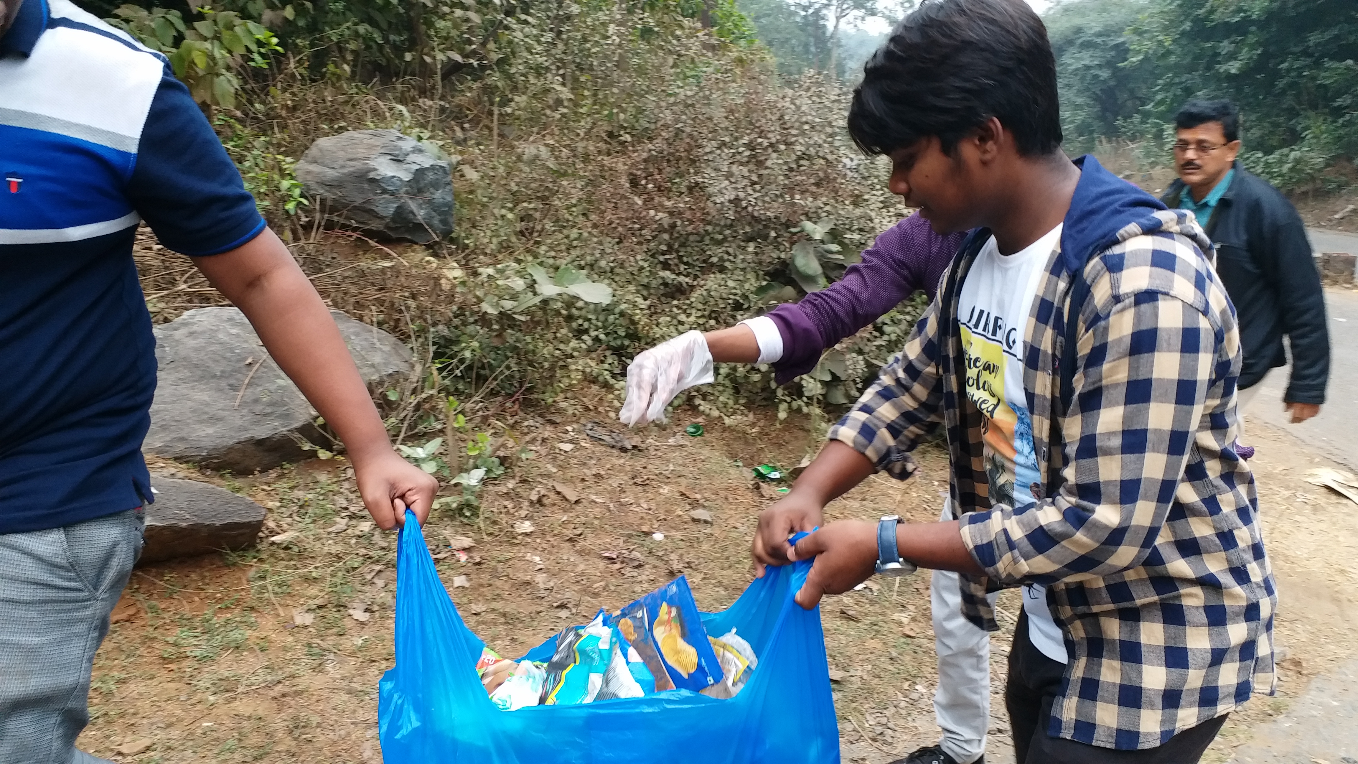 students came for educational tour, but collecting plastic wastes and spreading message