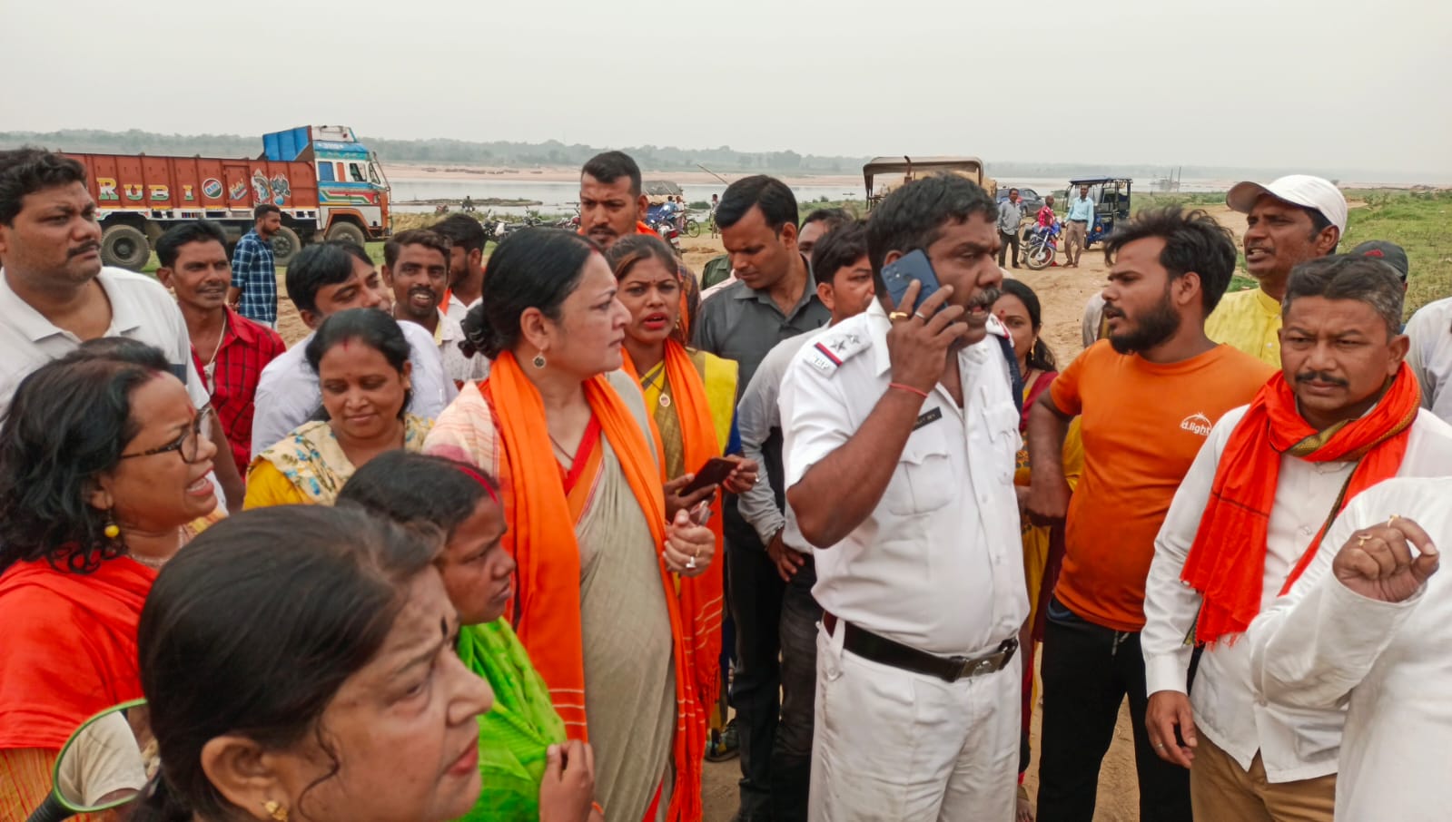 Agnimitra Chandana in Bally Ghat to stop illegal Sand smuggling