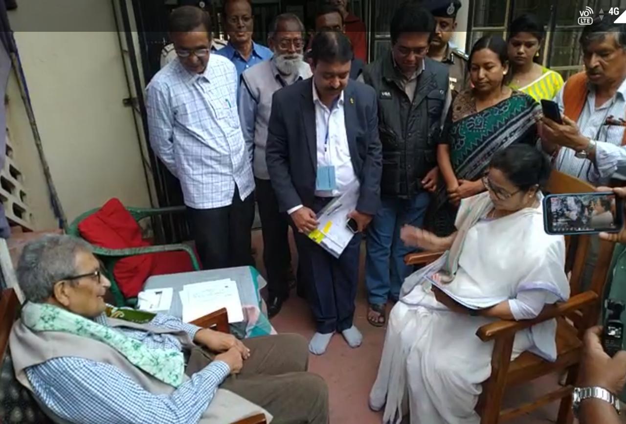 Mamata Banerjee in Amartya Sen House ETV bharat