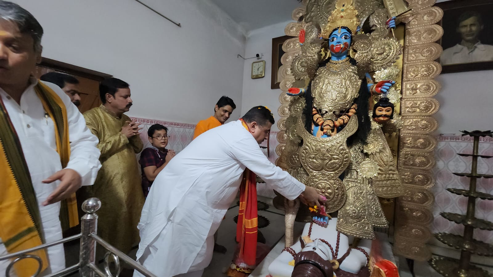 BJP leader Suvendu Adhikari seen with two Birbhum Trinamool Congress leaders at Bamna Kali Temple